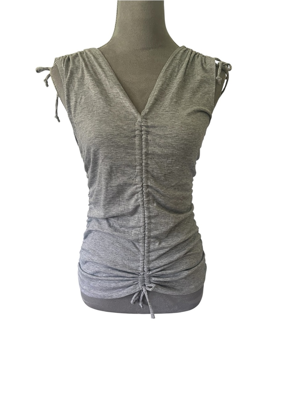 Cute Girl Ruched V-Neck Sleeveless Top - Gray